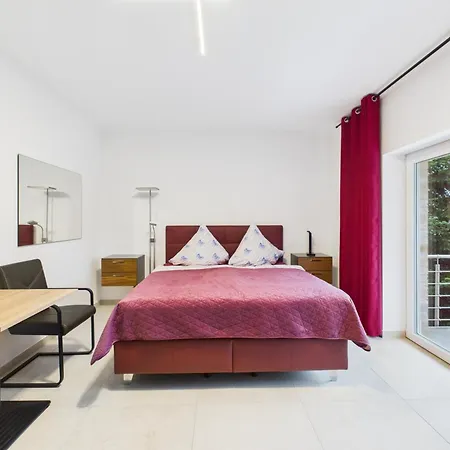 Attraktive Neubauwohnung,balkone,wifi,parken Im Hof,ganze Ruhe 3*