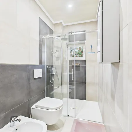 Attraktive Neubauwohnung,balkone,wifi,parken Im Hof,ganze Ruhe 3*