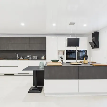 Attraktive Neubauwohnung,balkone,wifi,parken Im Hof,ganze Ruhe 3* Brémy