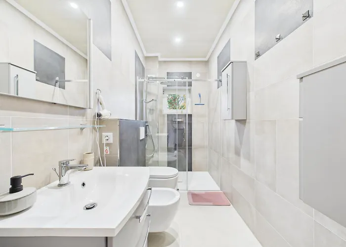 Attraktive Neubauwohnung,balkone,wifi,parken Im Hof,ganze Ruhe Brema